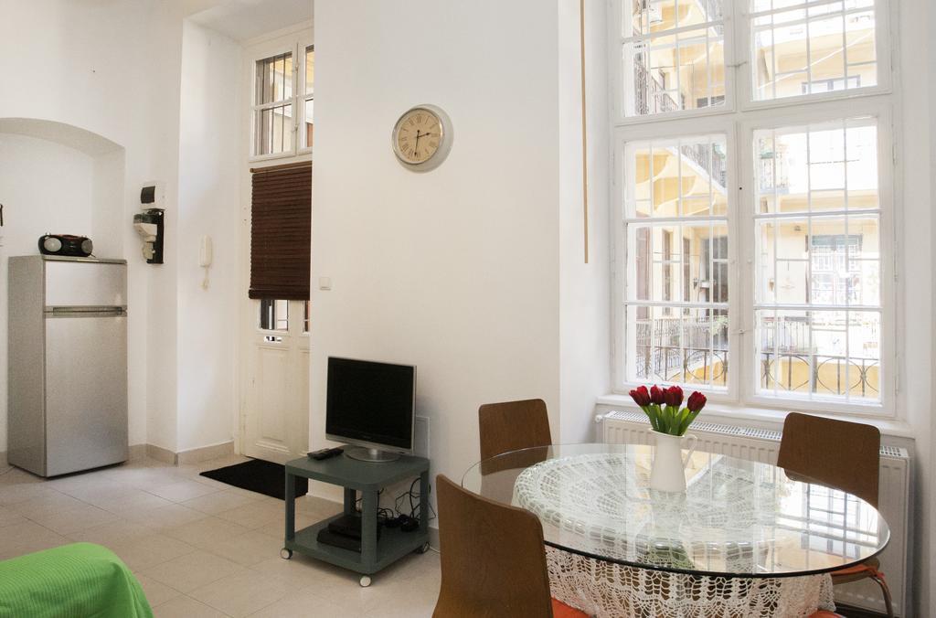 Carolyn Apartman In The Old City Apartment บูดาเปสต์ ภายนอก รูปภาพ