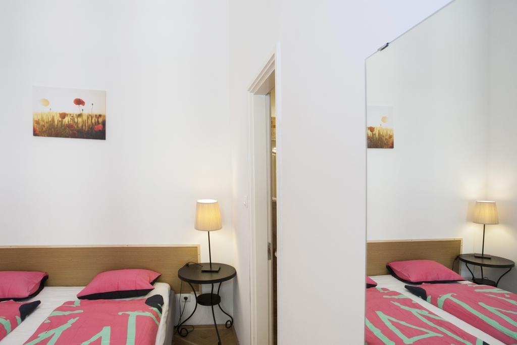 Carolyn Apartman In The Old City Apartment บูดาเปสต์ ภายนอก รูปภาพ